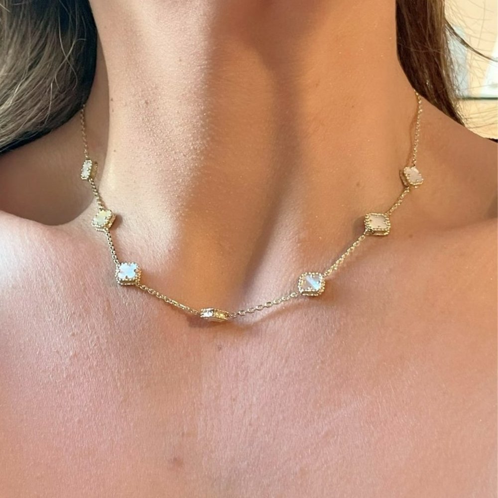 14K Yellow Gold Mother of Peral Clover Necklace| Station Necklace | 14k Gold/